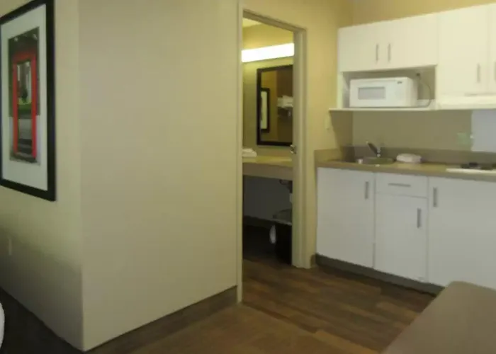 Hotel Suburban Near Hanes Mall 4*