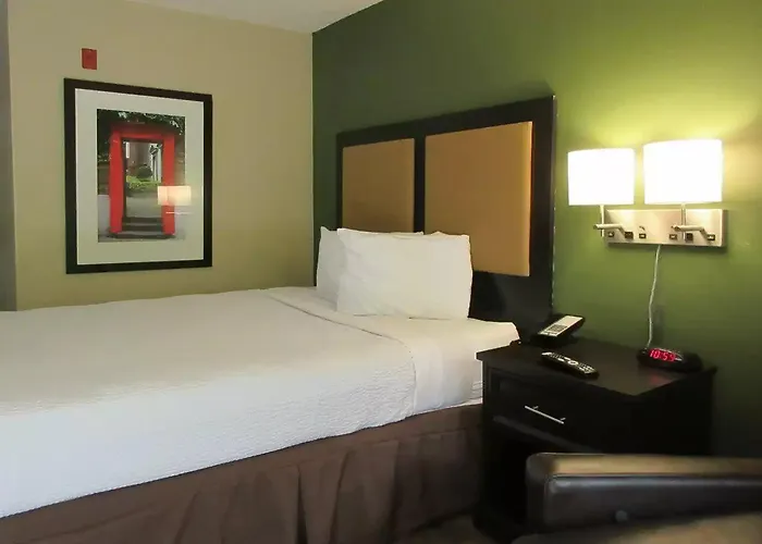 Hotel Suburban Near Hanes Mall 4*