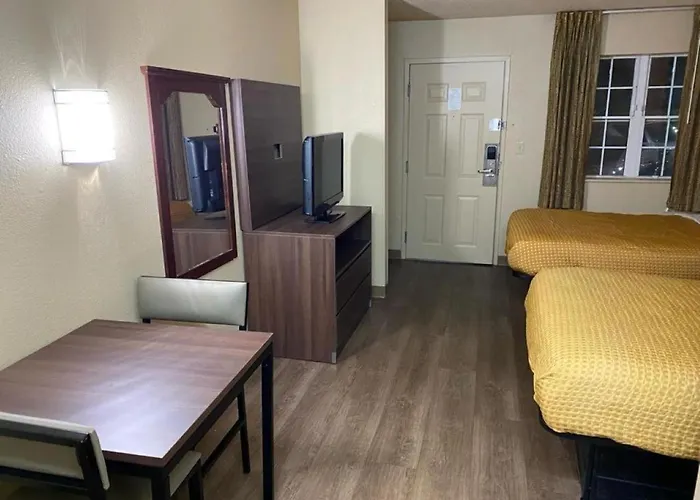 Suburban Near Hanes Mall 4* Winston-Salem