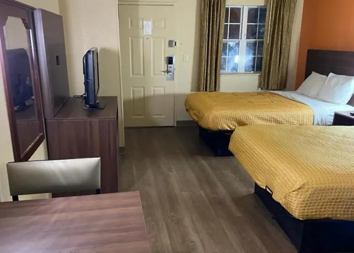 Hotel Suburban Near Hanes Mall 4*