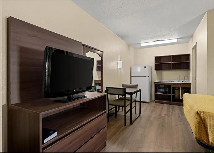 Hotel Suburban Near Hanes Mall