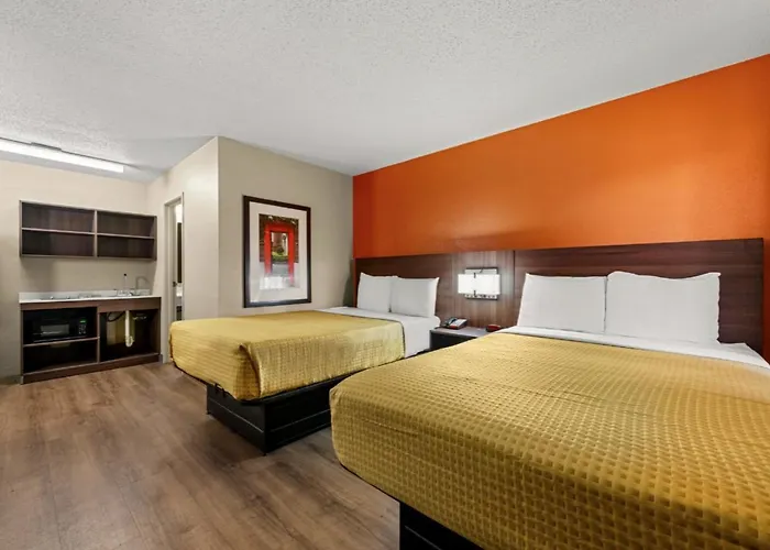 Suburban Near Hanes Mall 4* Winston-Salem