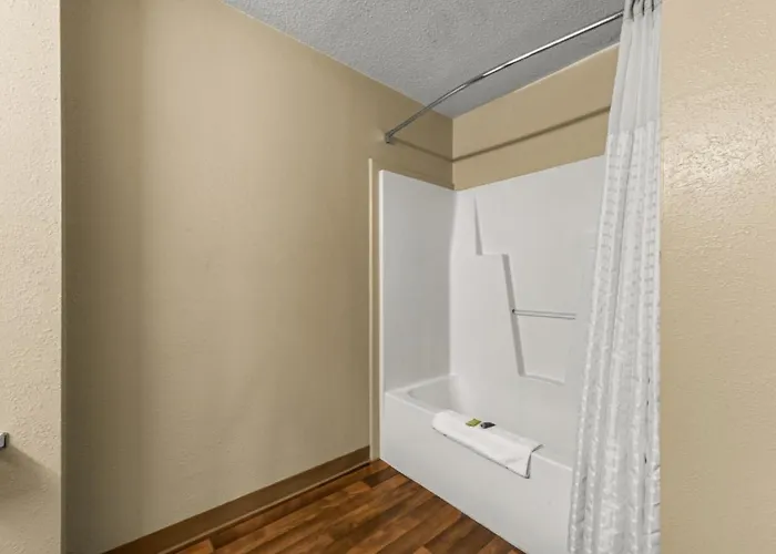 Hotel Suburban Near Hanes Mall 4*