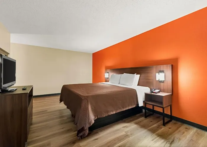 Suburban Near Hanes Mall 4* Winston-Salem