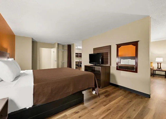 Suburban Near Hanes Mall 4* Winston-Salem
