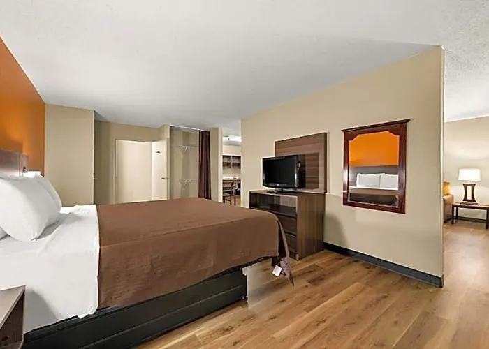 Suburban Near Hanes Mall 4* Winston-Salem