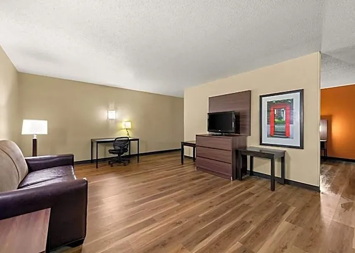 Suburban Near Hanes Mall 4*