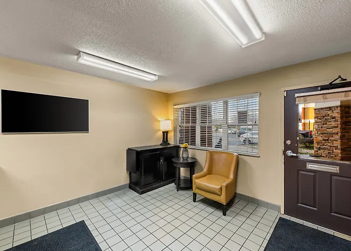 Suburban Near Hanes Mall 4* Winston-Salem
