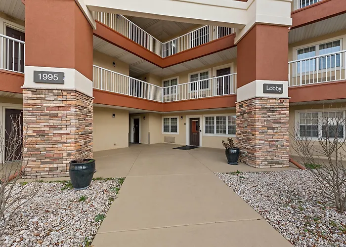 Hotel Suburban Near Hanes Mall