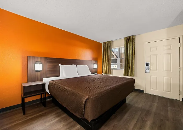 Suburban Near Hanes Mall 4*