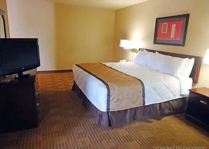 Suburban Near Hanes Mall 4*